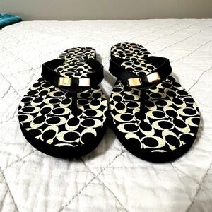 COACH signature flip flops sandals Sz 7-8 gold metal bow EUC